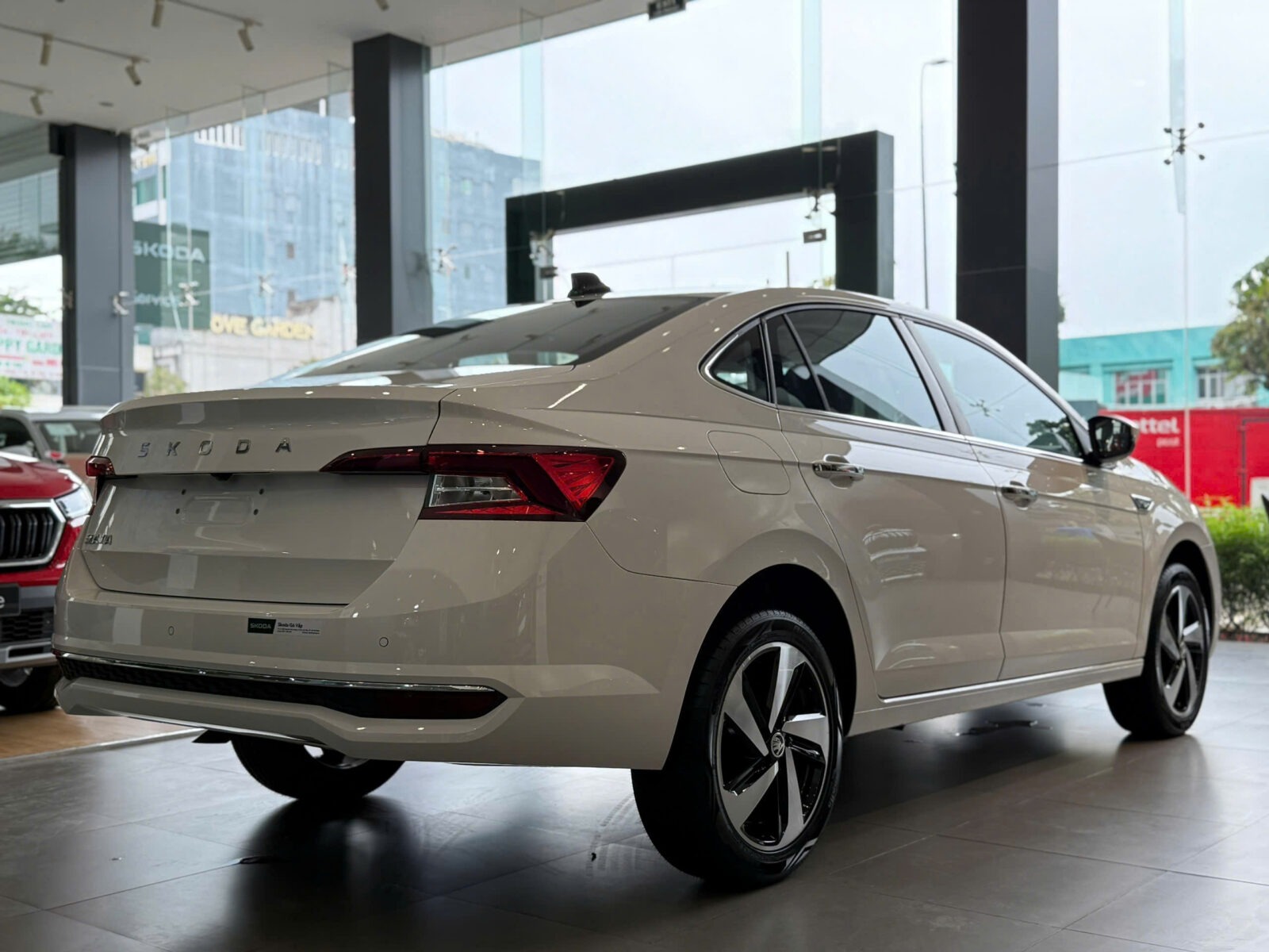 Một mẫu sedan cỡ B vừa ra mắt tại Việt Nam: Xe châu Âu, lắp ráp trong nước, giá thấp nhất 421 triệu đồng đấu 'căng đét' với Toyota Vios, Honda City - Ảnh 4