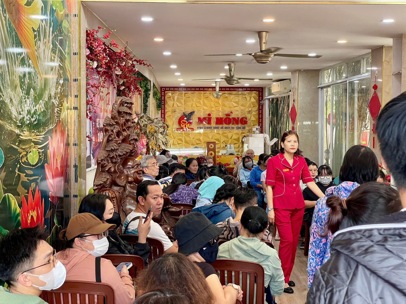 Lý do nhiều người 'quay xe' khi vừa tới tiệm vàng - Ảnh 6