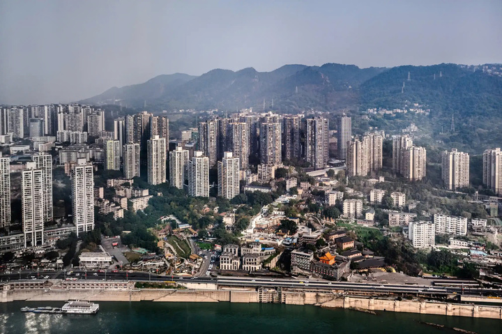 Cuộc sống bên trong thành phố mê cung Trùng Khánh - Ảnh 1