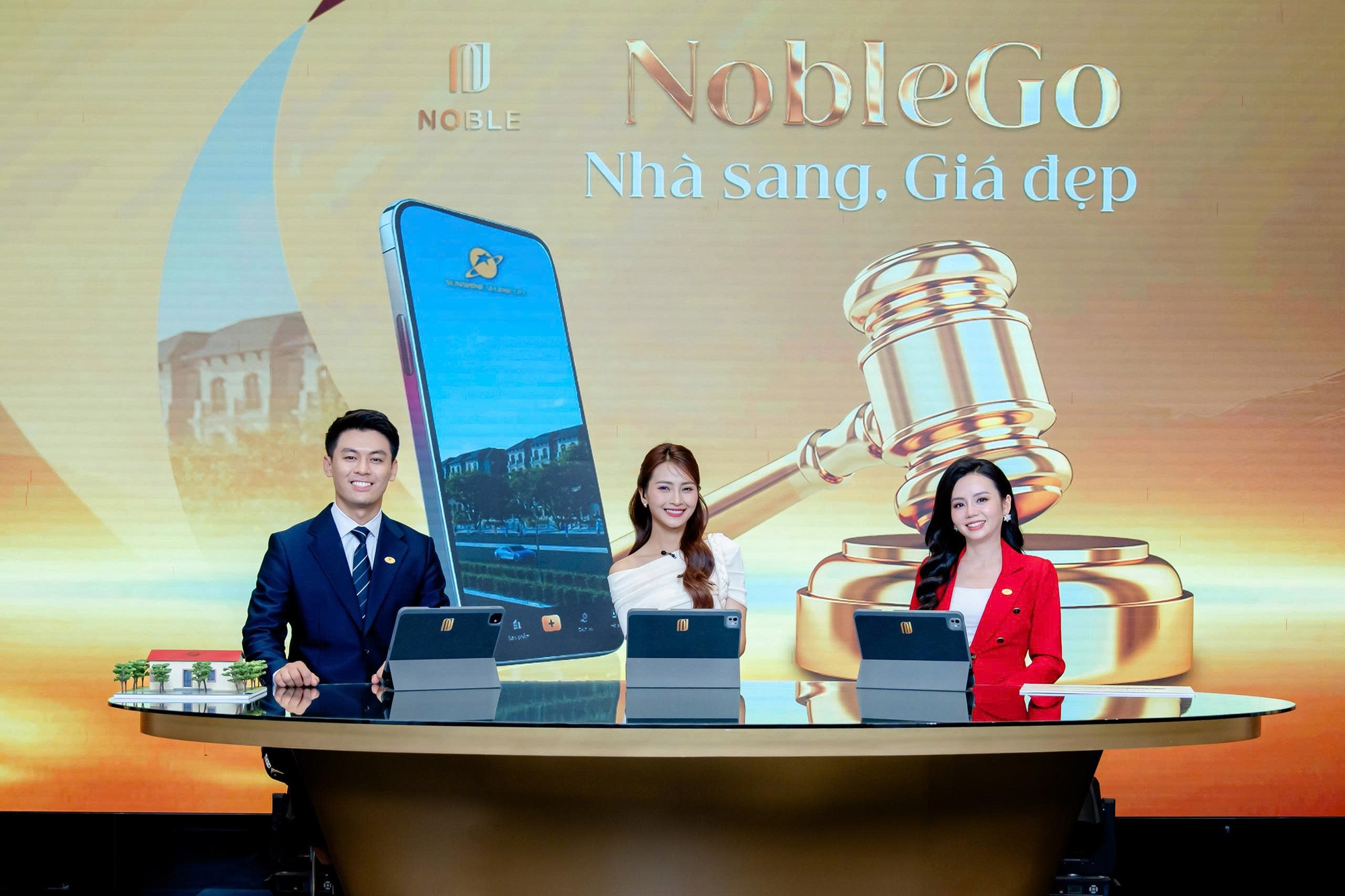 Livestream 5/9: Khách đặt giá hơn 70 triệu/m2, Sunshine Group bất ngờ chốt quyền mua căn hộ chỉ 45 triệu/m2 - Ảnh 1