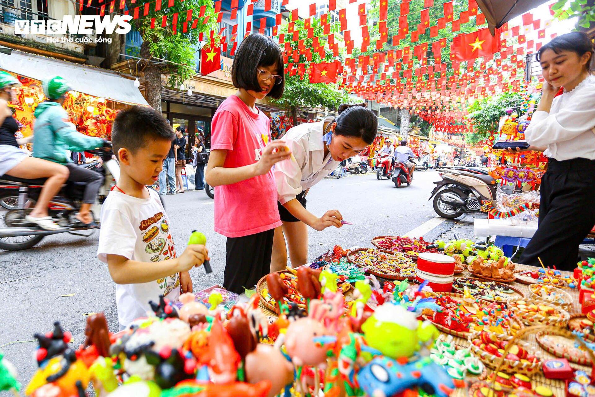 Đồ chơi trung thu thất truyền giá bạc triệu hút khách - Ảnh 17