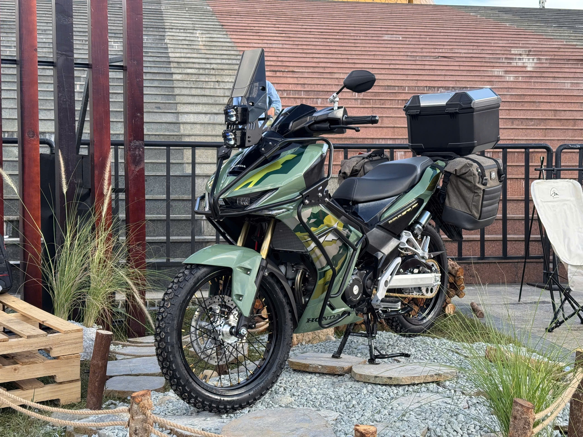 Honda ra mắt 3 xe máy mới: Winner R 'lột xác', ADV350 lần đầu xuất hiện, Rebel 1100 nâng cấp mới - Ảnh 2