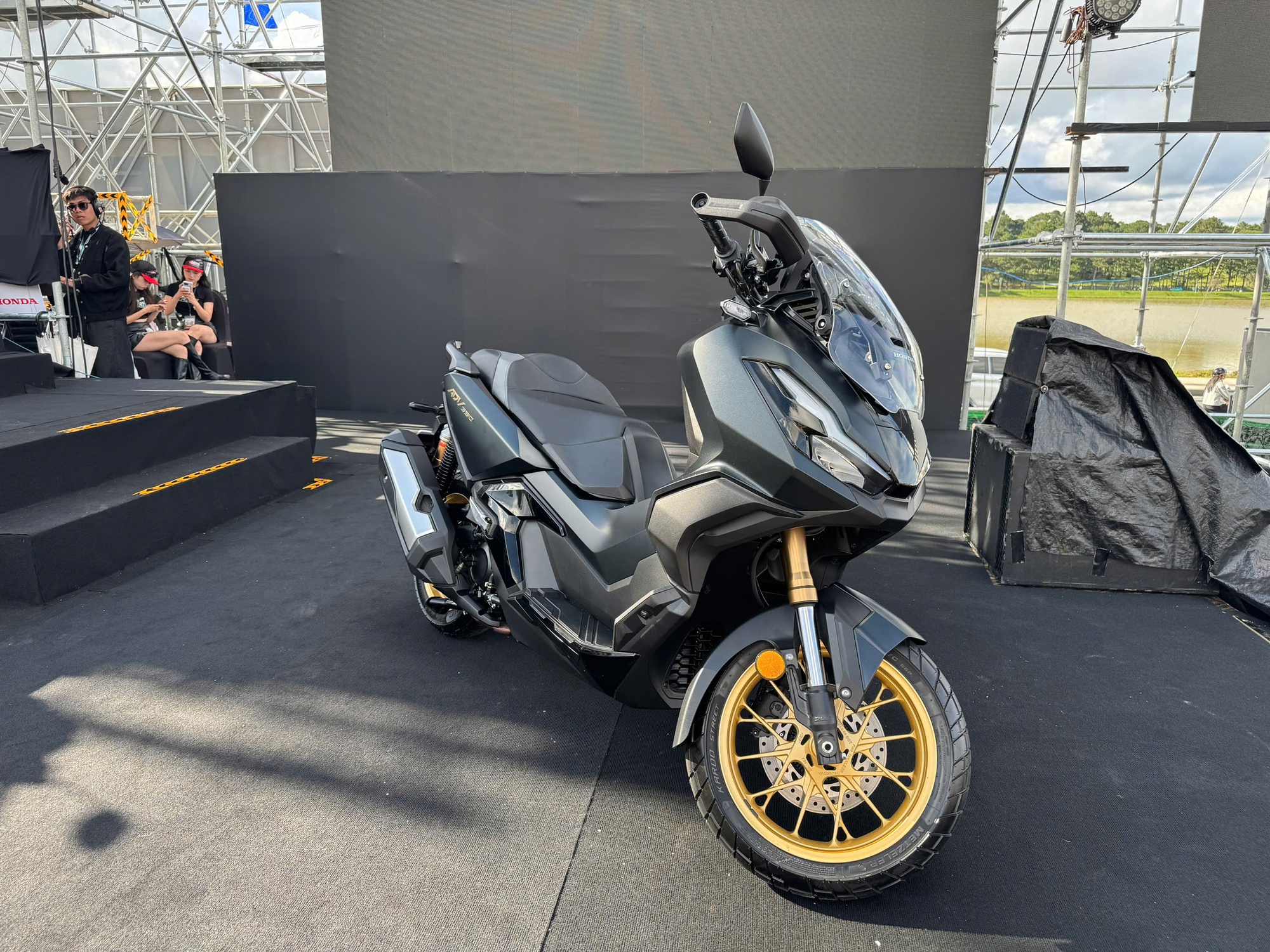 Honda ra mắt 3 xe máy mới: Winner R 'lột xác', ADV350 lần đầu xuất hiện, Rebel 1100 nâng cấp mới - Ảnh 14