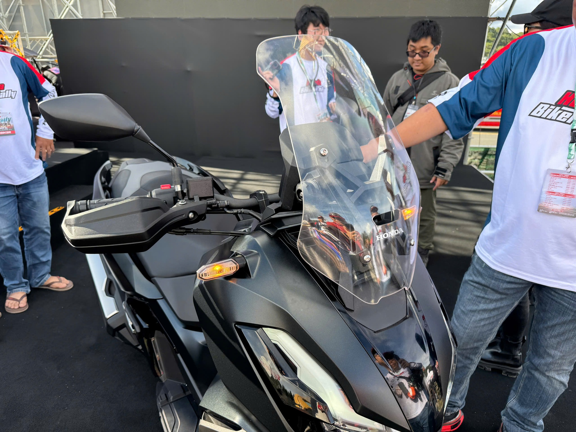 Honda ra mắt 3 xe máy mới: Winner R 'lột xác', ADV350 lần đầu xuất hiện, Rebel 1100 nâng cấp mới - Ảnh 16