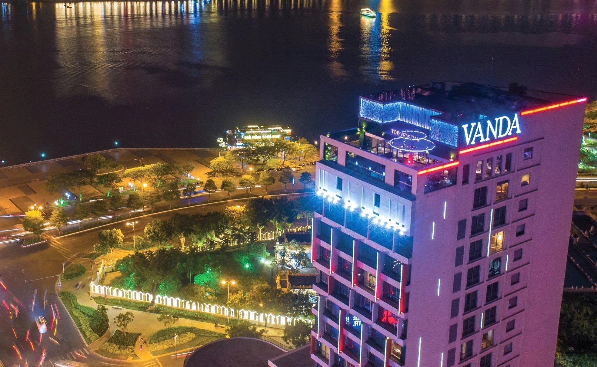 Thêm khách sạn ven biển Đà Nẵng bị phạt gần trăm triệu đồng - Ảnh 1