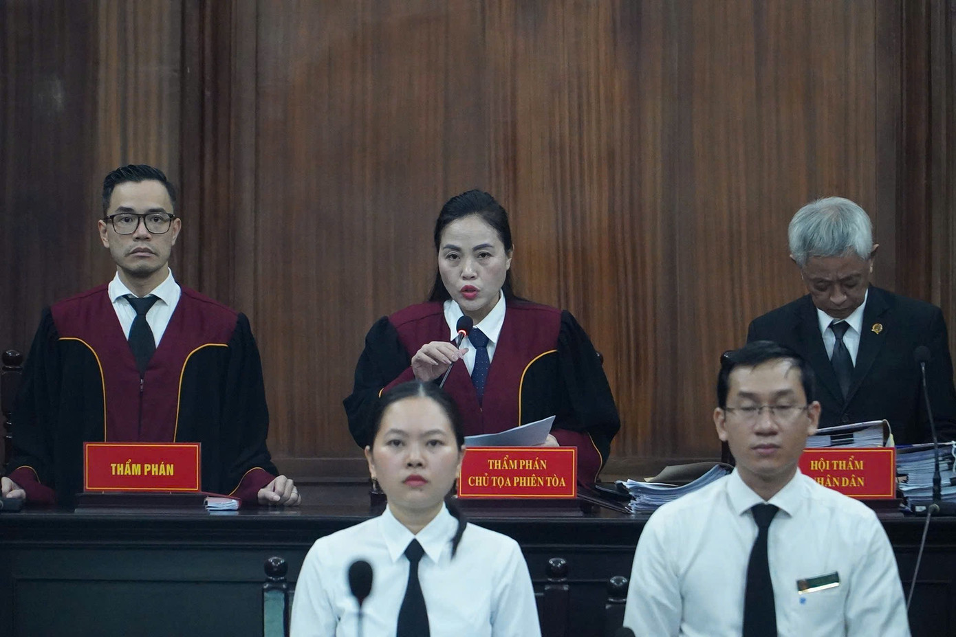 Tuyên phạt bị cáo Đinh Trường Chinh 13 năm tù, buộc nộp lại 970 tỷ đồng - Ảnh 1