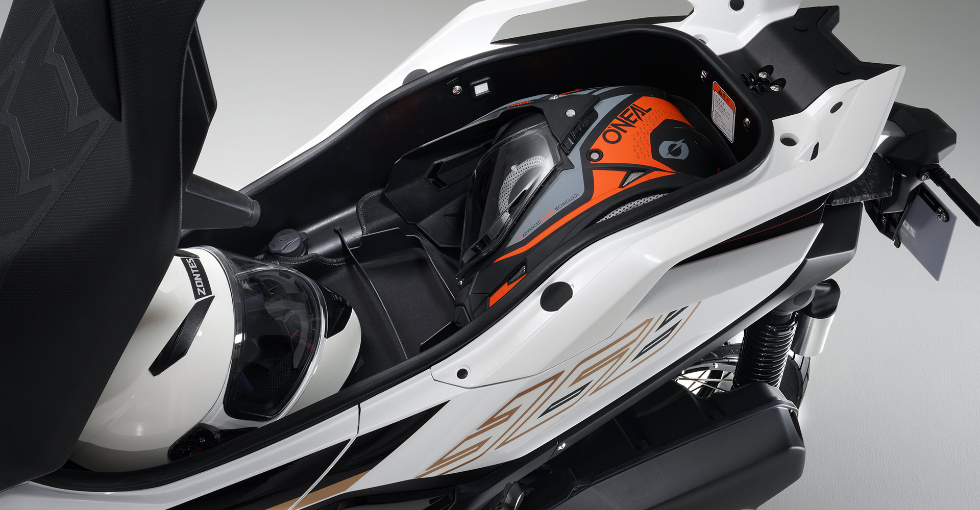 Ở Việt Nam có xe tay ga cốp rộng gấp rưỡi Lead, đầy bình đi 500 km, động cơ khỏe hơn của Honda, Yamaha - Ảnh 4