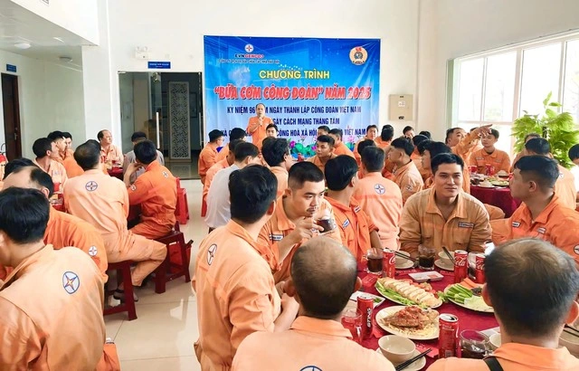 'Bữa cơm Công đoàn' gắn kết người lao động EVNGENCO3 - Ảnh 1