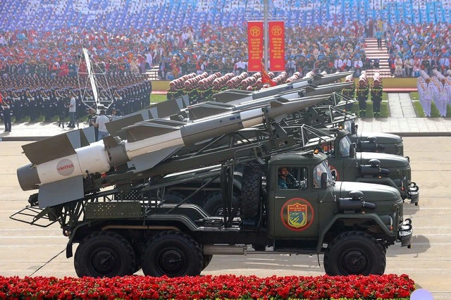 ‘Giải mã’ vì sao Viettel có nguồn tiền để làm vũ khí? - Ảnh 2