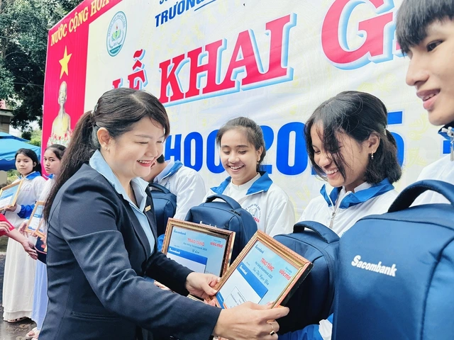 Sacombank ‘Ươm mầm cho những ước mơ’ - chung tay vun đắp thế hệ trẻ - Ảnh 5