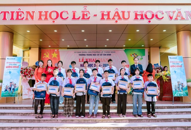 Sacombank ‘Ươm mầm cho những ước mơ’ - chung tay vun đắp thế hệ trẻ - Ảnh 7