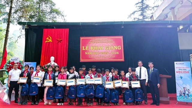 Sacombank ‘Ươm mầm cho những ước mơ’ - chung tay vun đắp thế hệ trẻ - Ảnh 9