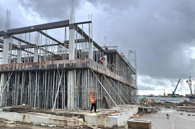 Nhiều dự án trọng điểm chậm tiến độ, kéo lùi giải ngân vốn đầu tư của Cà Mau - Ảnh 2