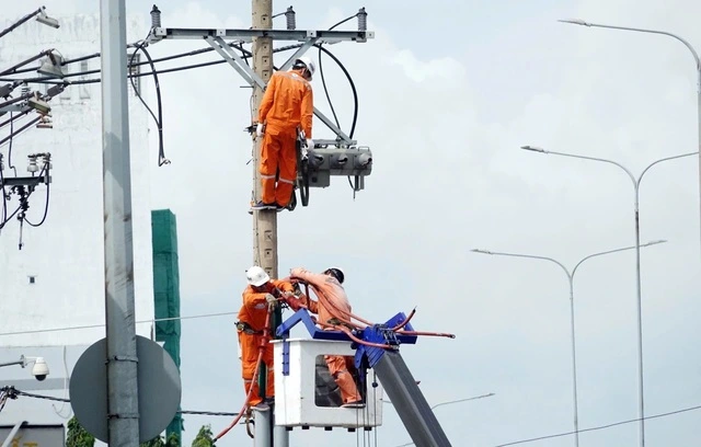 Cơ chế giá điện 2 thành phần: Có lợi sao chậm áp dụng? - Ảnh 1