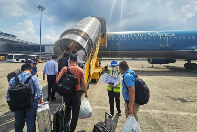 Vé tàu xe tết nóng sớm - Ảnh 2