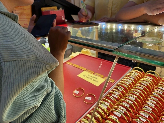 Bỏ độc quyền, nhập khẩu vàng vẫn khó - Ảnh 2