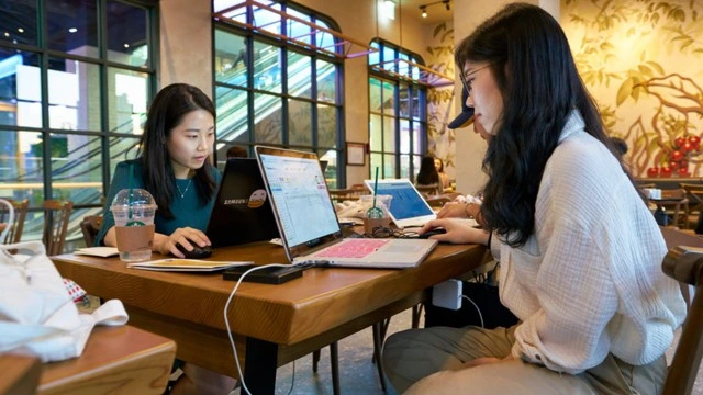 Người trẻ xoay xở tiền nhanh trong ‘thế giới 24/7’ như thế nào? - Ảnh 1