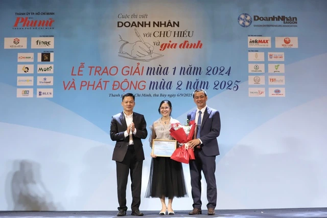 Báo Phụ nữ trao giải viết về 'Doanh nhân với chữ hiếu và gia đình' - Ảnh 1
