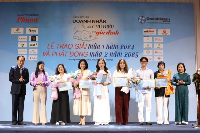 Báo Phụ nữ trao giải viết về 'Doanh nhân với chữ hiếu và gia đình' - Ảnh 2