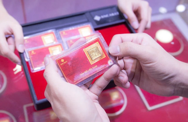 'Có tí vàng tiết kiệm bán đi để chữa bệnh thì không nên đánh thuế' - Ảnh 1