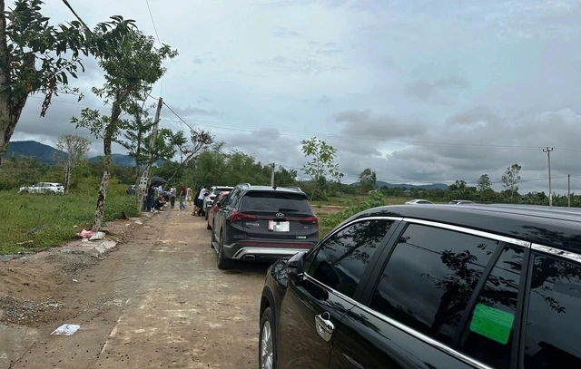 Sốt đất sau công bố quy hoạch KCN: Chủ yếu 'lướt sóng', đặt cọc bán sang tay - Ảnh 1