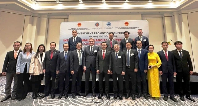 Từ CHLB Đức, Chủ tịch UBND TP.Đà Nẵng cam kết về xây dựng trung tâm tài chính - Ảnh 2