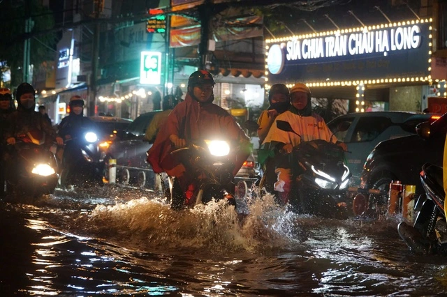 Hôm nay mưa giông có khả năng xuất hiện từ trưa - Ảnh 1
