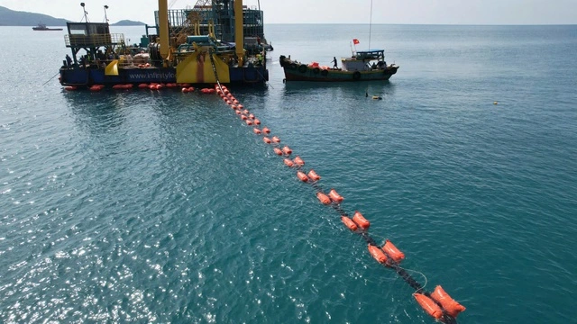 EVN đóng điện thành công, Côn Đảo có điện lưới quốc gia - Ảnh 1