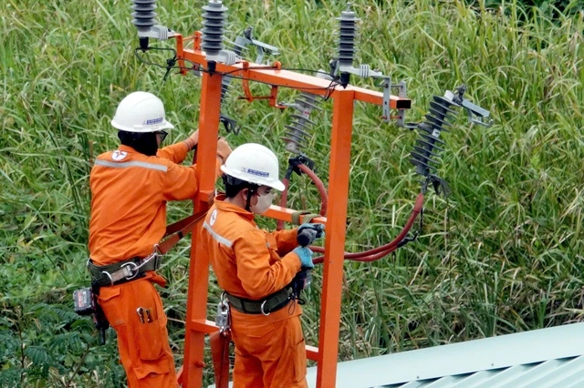 Giá điện phải tăng bao nhiêu lần thì EVN mới xóa hết lỗ? - Ảnh 1