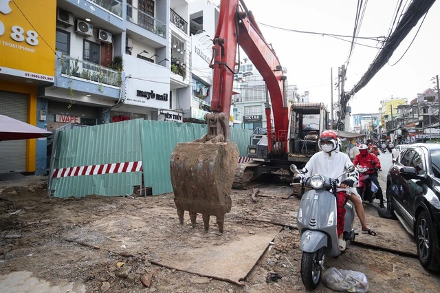 Nam công nhân tử vong trên công trường metro số 2 TP.HCM - Ảnh 1