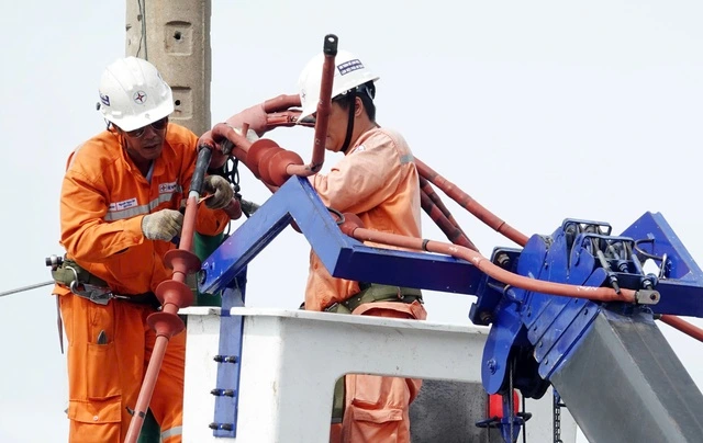 Chính thức đề xuất tính khoản lỗ của EVN vào giá điện - Ảnh 1