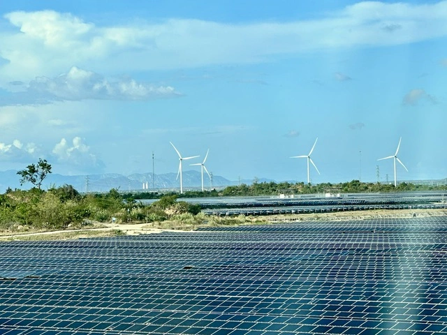 Thí điểm giá bán điện 2 thành phần với hơn 6.200 khách hàng lớn từ tháng 10 - Ảnh 1