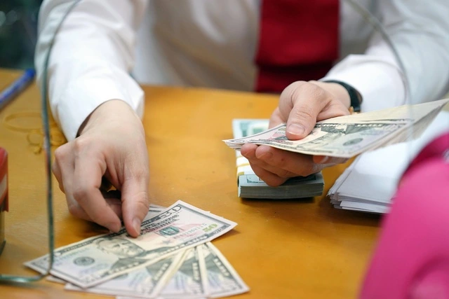Giá USD hôm nay 22.9.2025: Nhích nhẹ sáng đầu tuần - Ảnh 1