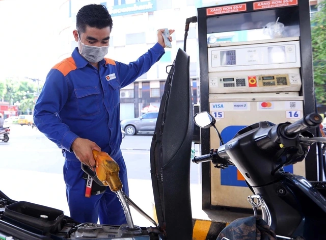 Giá xăng giảm 368 - 443 đồng/lít từ chiều nay - Ảnh 1