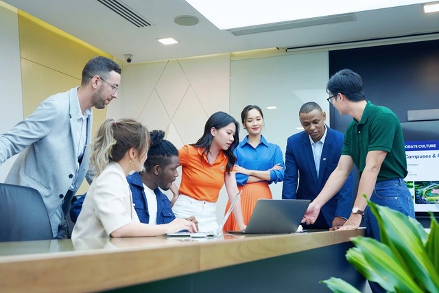 FPT ký hợp đồng giá trị kỷ lục với tập đoàn năng lượng hàng đầu châu Á - Ảnh 1