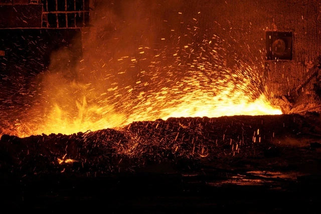 Lò cao số 2 của Hòa Phát Dung Quất 2 ra mẻ gang đầu tiên - Ảnh 1