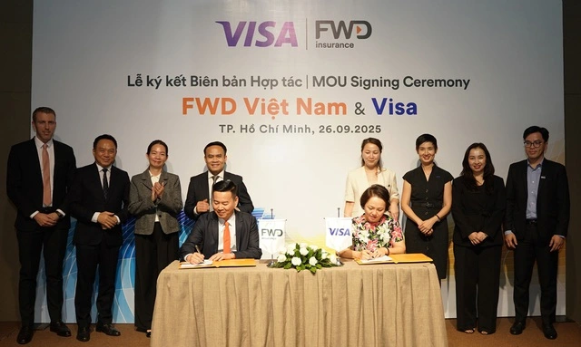 Khách hàng của FWD Việt Nam có thể đóng phí bảo hiểm bằng thẻ Visa - Ảnh 1