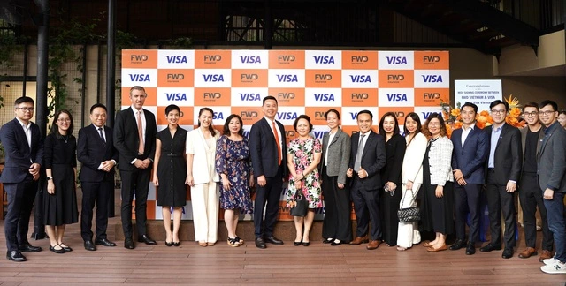 Khách hàng của FWD Việt Nam có thể đóng phí bảo hiểm bằng thẻ Visa - Ảnh 2