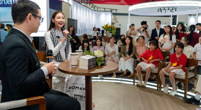 Các người đẹp tỏa sáng cùng Trung Nguyên Legend tại triển lãm A80 - Ảnh 3