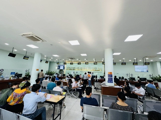 Dân gặp khó vì tiền sử dụng đất quá cao - Ảnh 2