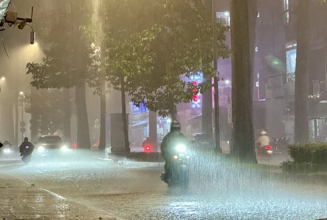 Những ngày đầu tháng 9, TP.HCM và Nam bộ vẫn nhiều mưa vì sao? - Ảnh 3