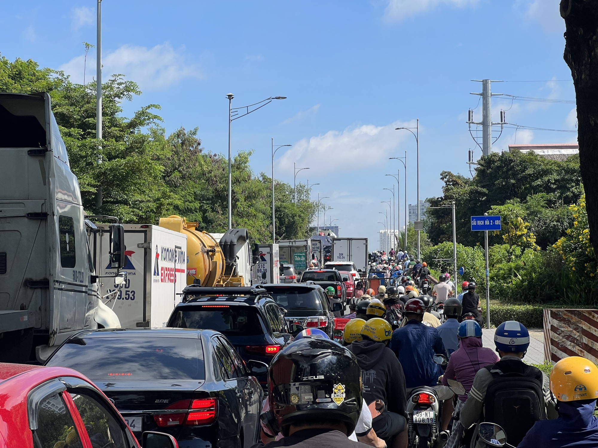 Mở đường thông cầu, khu Nam TP.HCM vẫn kẹt - Ảnh 2