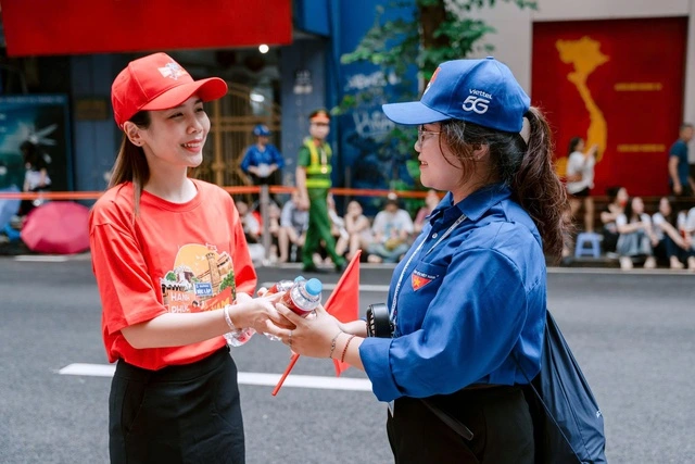 V Fest tưng bừng, giới trẻ check-in tại ‘góc sống ảo’ của SHB - Ảnh 5