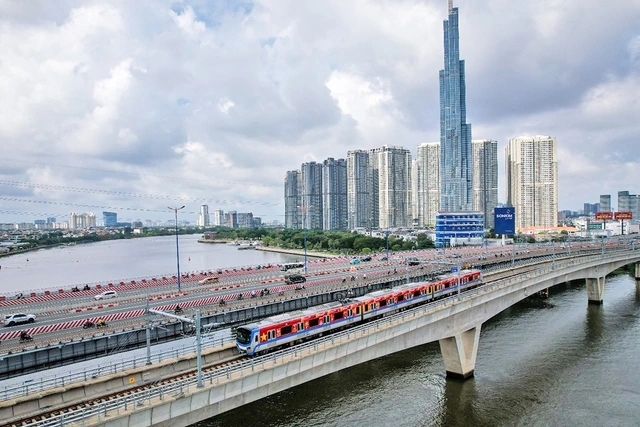 Metro rực rỡ sắc màu mừng 80 năm Quốc khánh - Ảnh 1