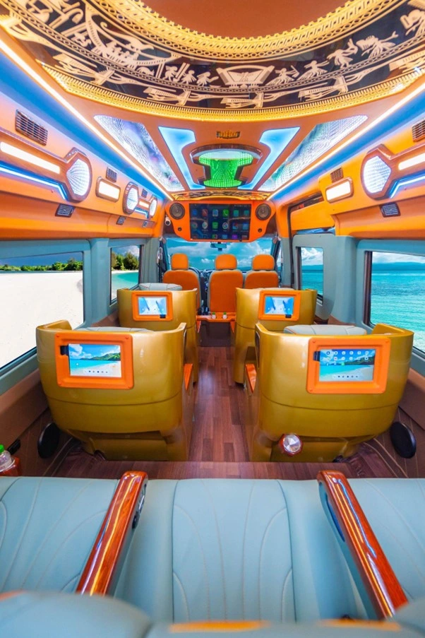 Thuê xe Limousine ghế Boeing mát-xa trọn gói nâng tầm du lịch hiện đại - Ảnh 2