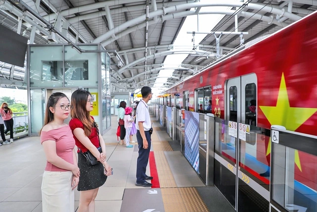 Metro rực rỡ sắc màu mừng 80 năm Quốc khánh - Ảnh 3