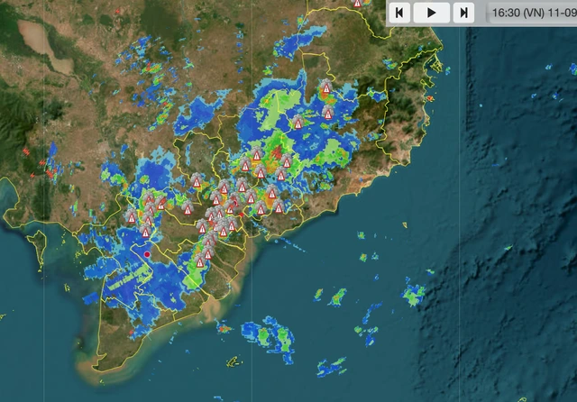 Chiều nay TP.HCM xuất hiện mây giông, sấm sét liên tục vì sao? - Ảnh 1
