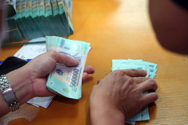 Biểu thuế thu nhập cá nhân giảm còn 5 bậc, người ăn lương nộp thuế như thế nào? - Ảnh 1