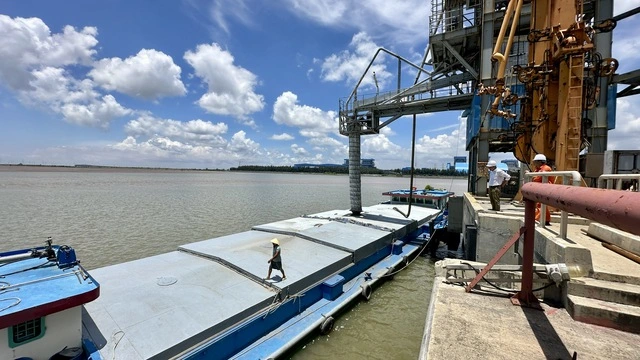 Bãi chứa 3,7 triệu tấn tro xỉ thành mỏ vật liệu triệu đô - Ảnh 5