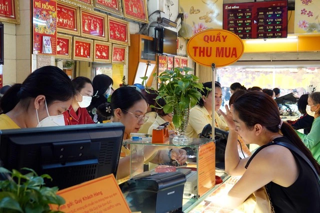 Giá vàng hôm nay 28.9.2025: Tăng cao nhưng người mua vẫn lỗ - Ảnh 1